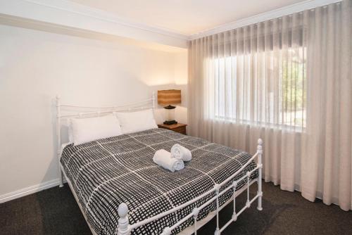 En eller flere senge i et værelse på Prevelly Beach House