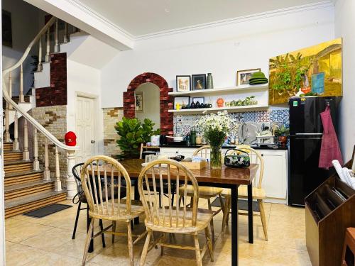 Η κουζίνα ή μικρή κουζίνα στο Ngao Home Nghi Tam