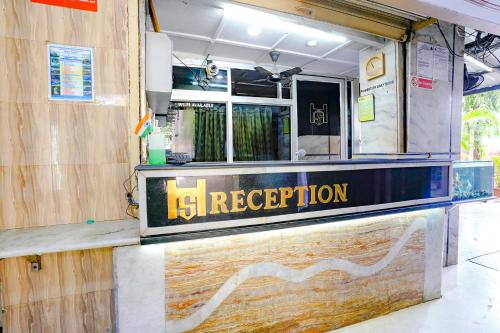 a food truck with a sign that readslez appreciation at Hotel O Shalimar in Mumbai