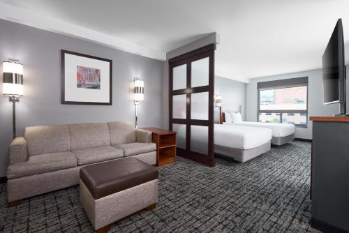 Postel nebo postele na pokoji v ubytování Hyatt Place Salt Lake City Downtown / The Gateway