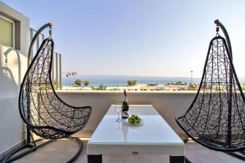 Split Žnjan Beachfront Balcony Apt 2plus2 Sea View