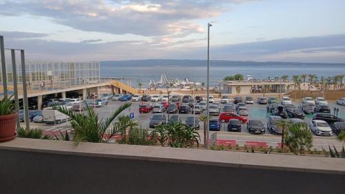 Split Žnjan Beachfront Balcony Apt 2plus2 Sea View