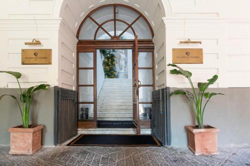 San Teodoro Apartment with Private Terrace Chiaia