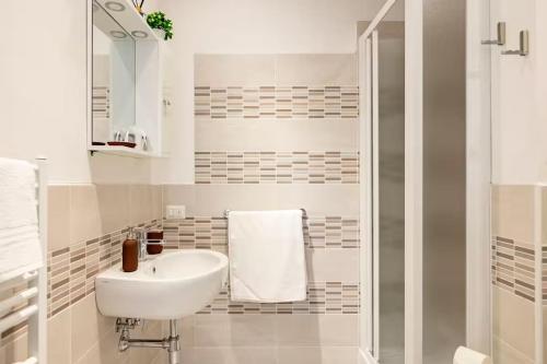 Spacious Apartment with Wooden Mezzanine - Near the Tram - 15 Minutes from the Centre