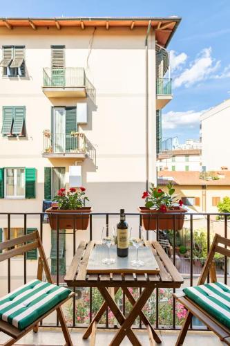 Spacious Apartment with Wooden Mezzanine - Near the Tram - 15 Minutes from the Centre