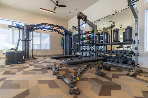 Fitnesscentret og/eller fitnessfaciliteterne på WorkerFriendly WasherDryer WiFi LongStayDiscount