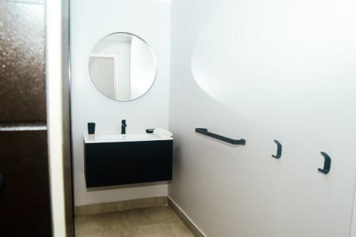 Ένα μπάνιο στο Margate Hotel