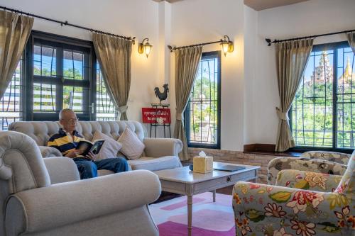 Et opholdsområde på Verryn Khao Kho วิลล่าสำหรับ 8 ท่าน ติดวัดผาซ่อนแก้ว เดิน 5 นาที สัมผัสบรรยากาศอบอุ่น เหมือนได้กลับมารวมตัวกันอีกครั้ง