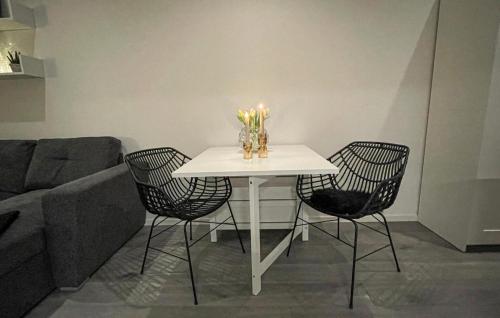 Et opholdsområde på Stunning Home In Varberg With Wifi