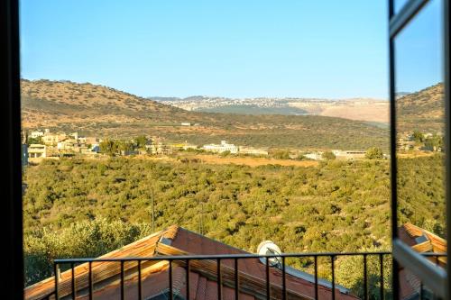 Nespecifikovaný výhled na hory nebo výhled na hory při pohledu z vily