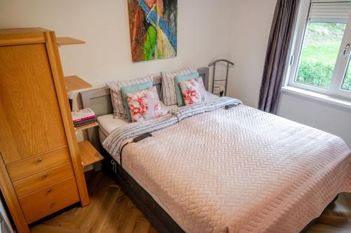 a bedroom with a bed and a dresser and a window at Charming Vacation Home Spier in Spier