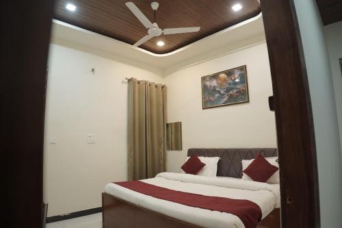 Φωτογραφία από το άλμπουμ του Hotel Aashray σε Jāmb