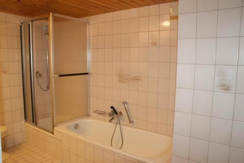 a bathroom with a shower and a bath tub at Ferienwohnung Schuhmacher in Donaueschingen