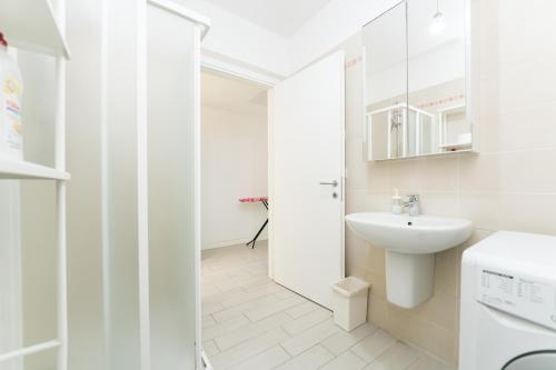 Apartment 3BR with large terrace - 800m from San Leonardo M1