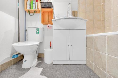 a bathroom with a toilet and a sink at appartement Superdevoluy in Superdevoluy