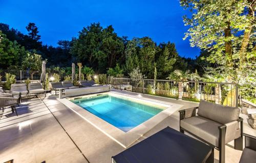 Swimmingpoolen hos eller tæt på Gorgeous Home In Opric With Sauna