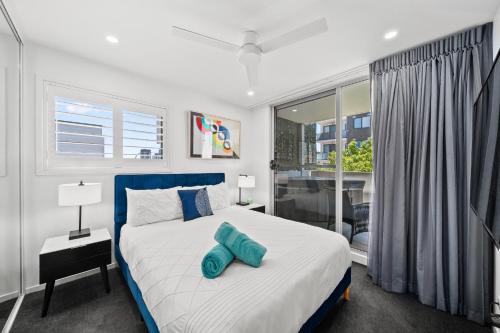 Voodi või voodid majutusasutuse 2BR Apt Gungahlin Square Luxe Super Central Wifi Wine Secure Parking toas