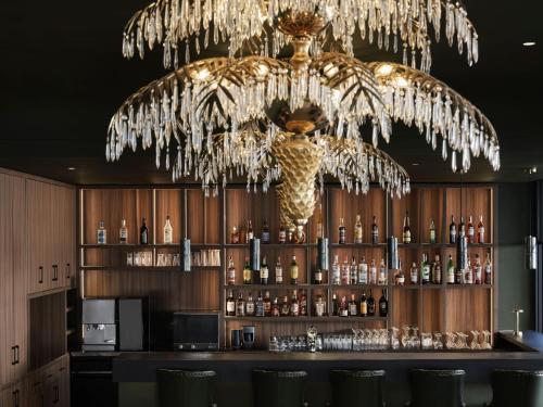 Ο χώρος του lounge ή του μπαρ στο Pearl Hotel