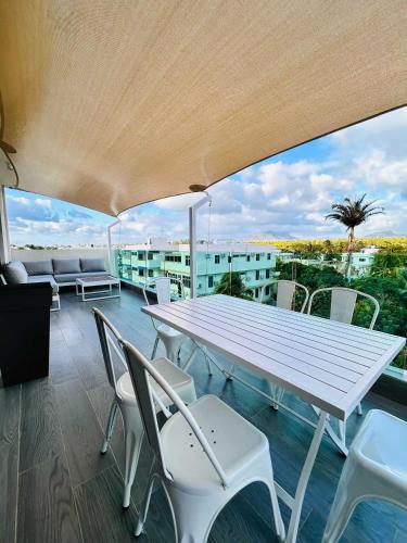 Mountain View Penthouse, 4 Min Walk to Beach - RC15