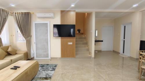 TV/Unterhaltungsangebot in der Unterkunft Villa Dalia Puncak H11-11