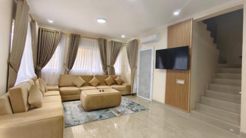 TV/Unterhaltungsangebot in der Unterkunft Villa Dalia Puncak H11-11