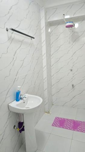 Koupelna v ubytování Lakira Shades