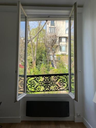 Cozy MONTMARTRE