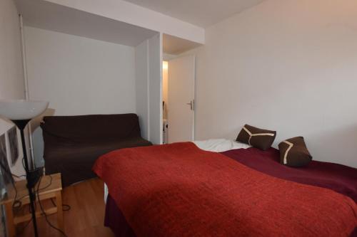 Giường trong phòng chung tại Appartement SANNOIS