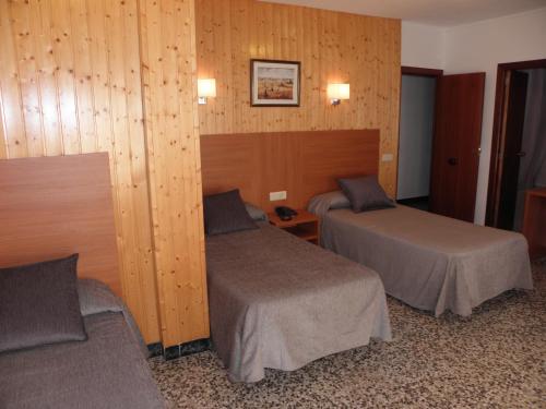 En eller flere senge i et værelse på Hotel Jardín
