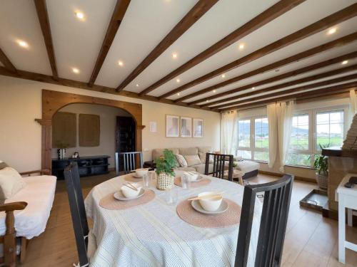 Chalet con piscina, jacuzzi y vistas al mar, a 5 min del puerto de Cudillero