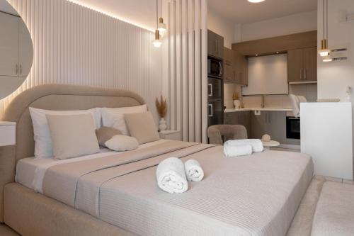 Postel nebo postele na pokoji v ubytování Diogenis Luxury Apartment Sea View