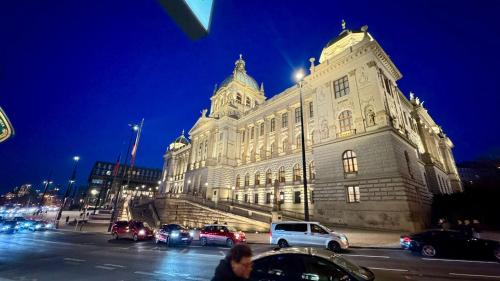 Night next to the Museum