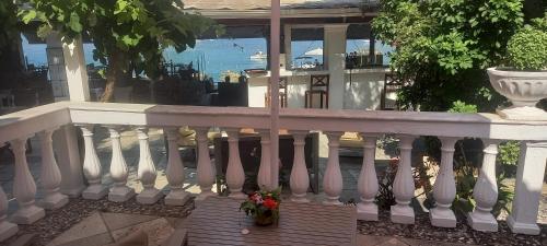 Μπαλκόνι ή βεράντα στο Poseidon Beach Bar & Restaurant Apartments