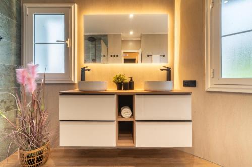 Lirios Village Marbella - Private Villas, Unbeatable Location, Heated Pools