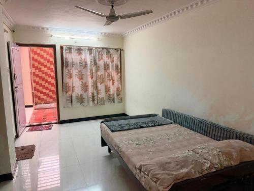 Letto o letti in una camera di Happy cheerful homes