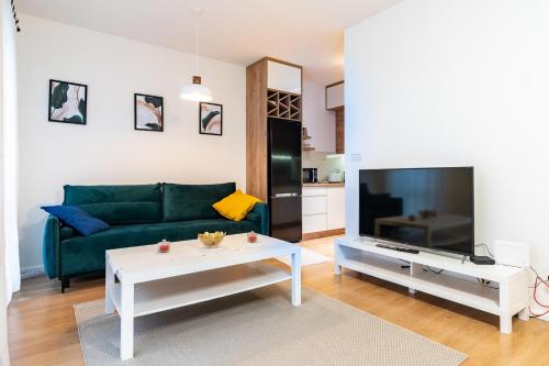 Szurmana Modern Stay Apartment by BookingHost