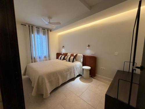 En eller flere senge i et værelse på Apartamentos Máximo Parking gratis