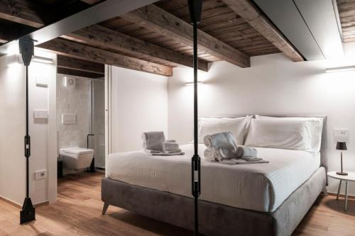 En eller flere senge i et værelse på Volta Luxury Collection