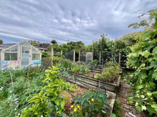 Galeriebild der Unterkunft The Sweet Spot Family Home Centrally Located Motueka in Motueka