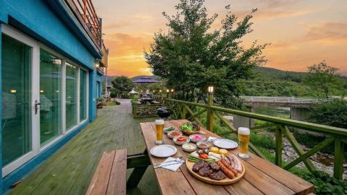 Mad i feriehuset eller i nærheden