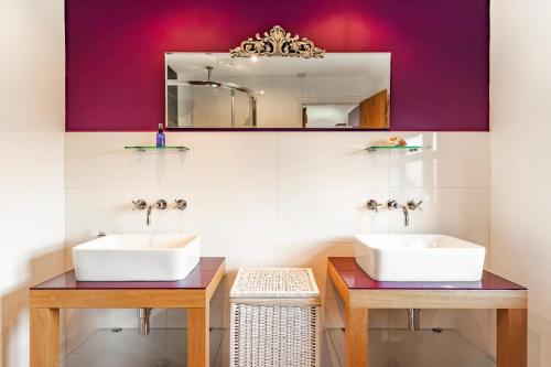 Et badeværelse på Willow Cottage by Leap Escapes