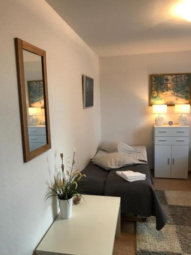 a room with a bed and a table and a mirror at Hedemora Logi in Hedemora