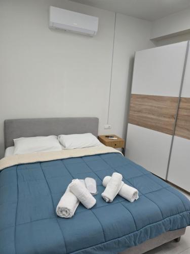 Shipyard view apartment