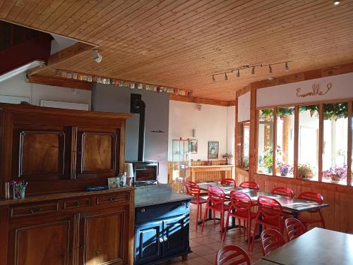 Posezení v ubytování Gîte d'étapes et tables d'hôtes, Le Chalet d'Ambre