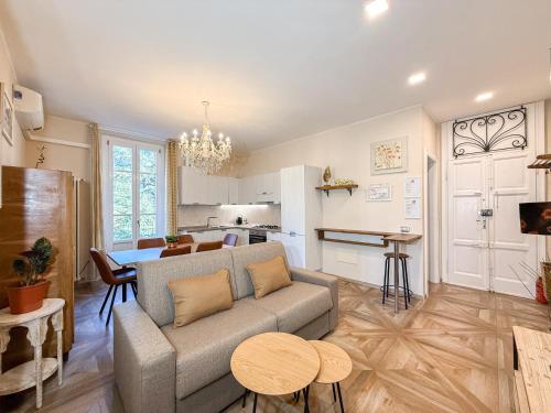 Η κουζίνα ή μικρή κουζίνα στο FREE PARK - Elegant Two-Bedroom Apartment with Balcony