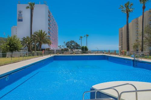 Sea-view apartment with Pool next to marina & beach
