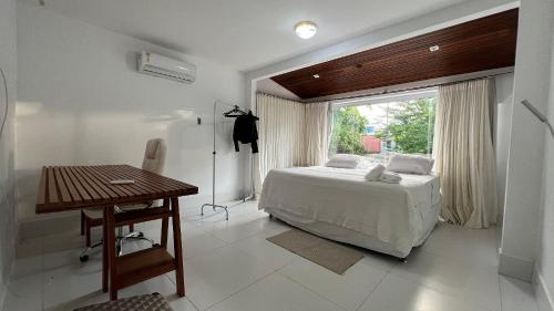 Giường trong phòng chung tại Casa Loboa individual perto do centro