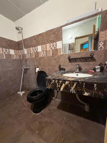 Royal Continental tesisinde bir banyo