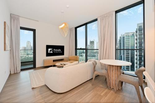 Chic 1BR in JVC Belgravia Heights 2 Balcony, Pool & Gym