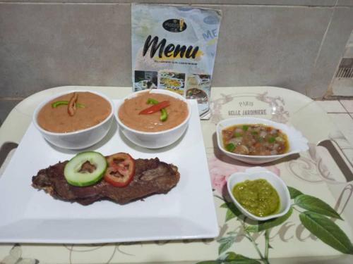 Eten bij of ergens in de buurt van het hotel

